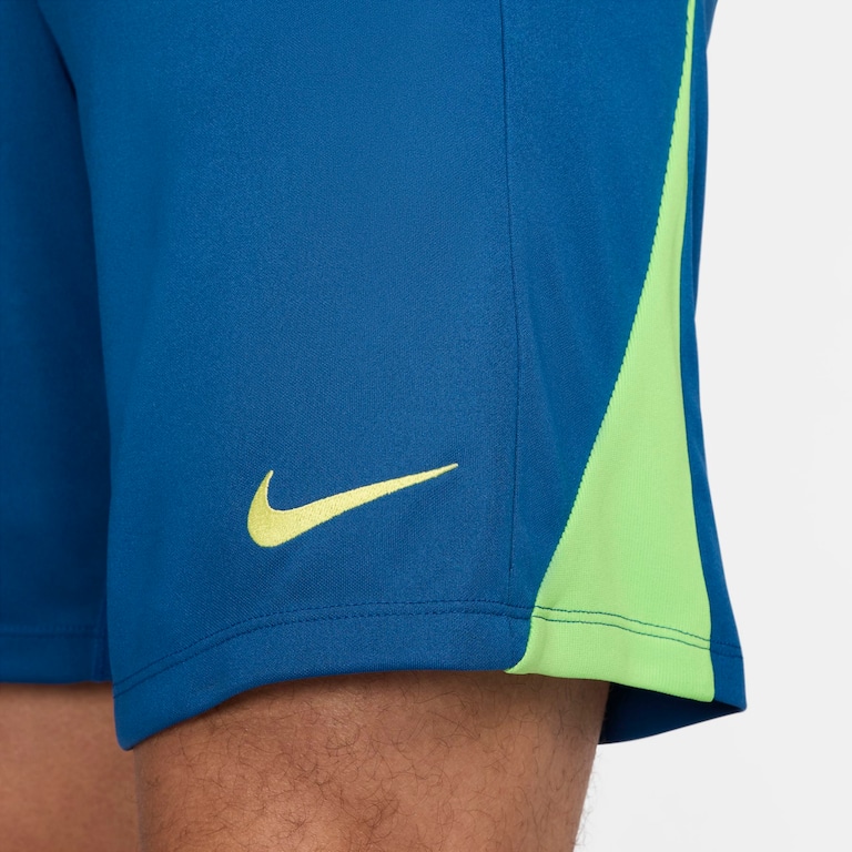 Shorts Nike Brasil Treino Dri-FIT Academy Pro Masculino - Foto 6