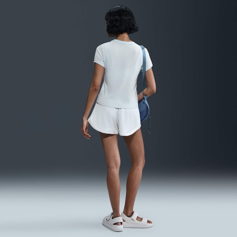 Camiseta Nike Sportswear Chill Knit Feminina - Foto 5