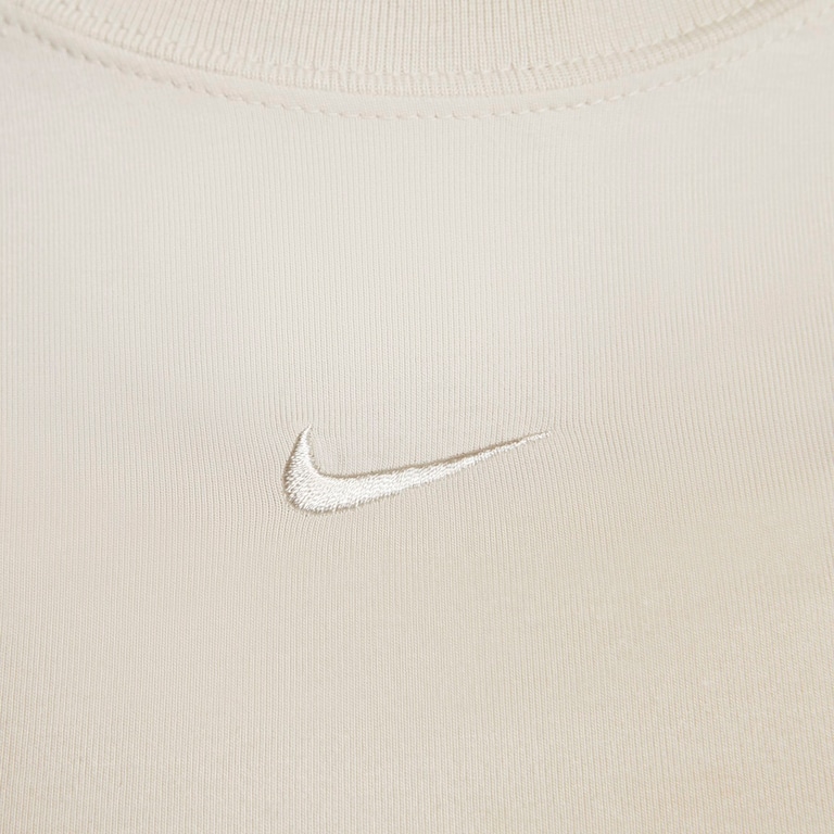 Camiseta Nike Sportswear Chill Knit Feminina - Foto 4