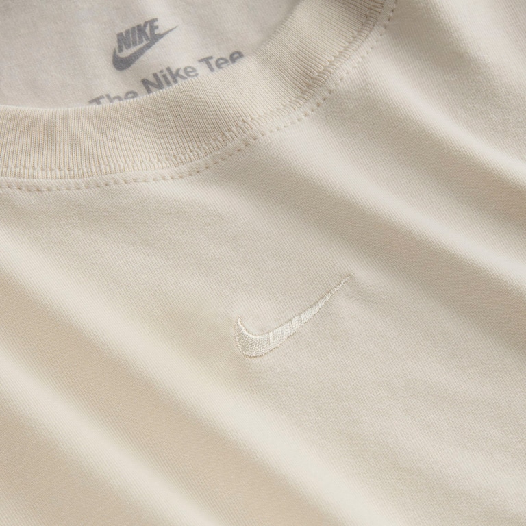 Camiseta Nike Sportswear Chill Knit Feminina - Foto 6