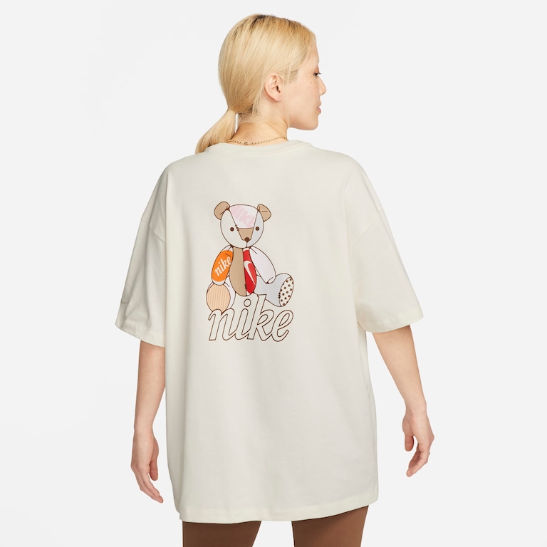 Camiseta Nike Sportswear Bear Feminina - Foto 6