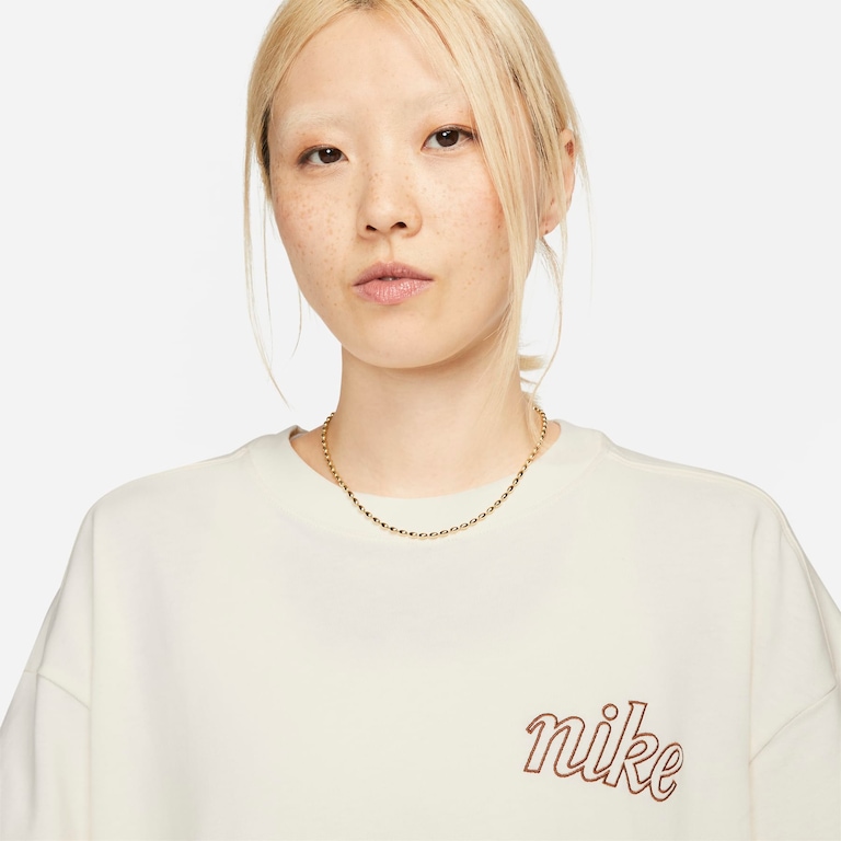 Camiseta Nike Sportswear Bear Feminina - Foto 5