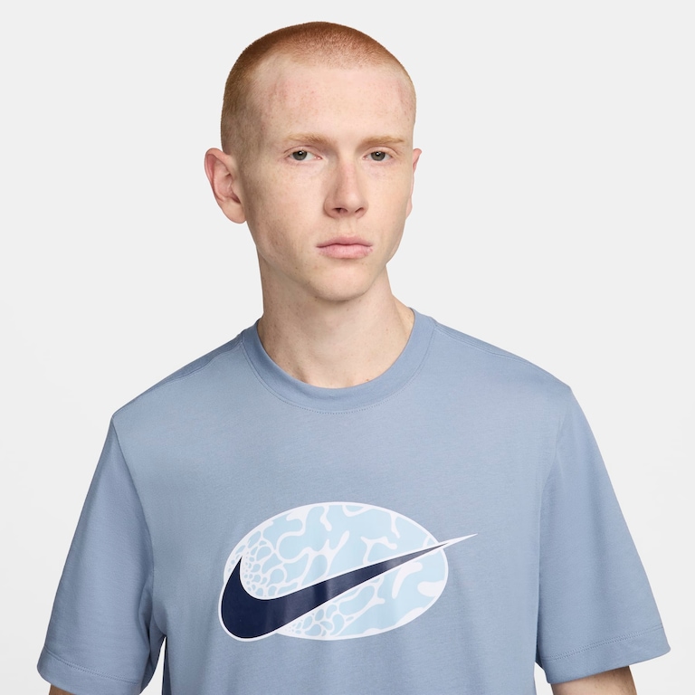 Camiseta Nike Sportswear Swoosh Masculina - Foto 2