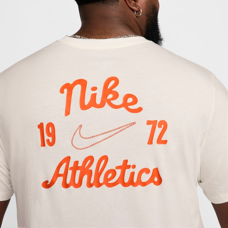 Camiseta Nike Sportswear Masculina - Foto 11
