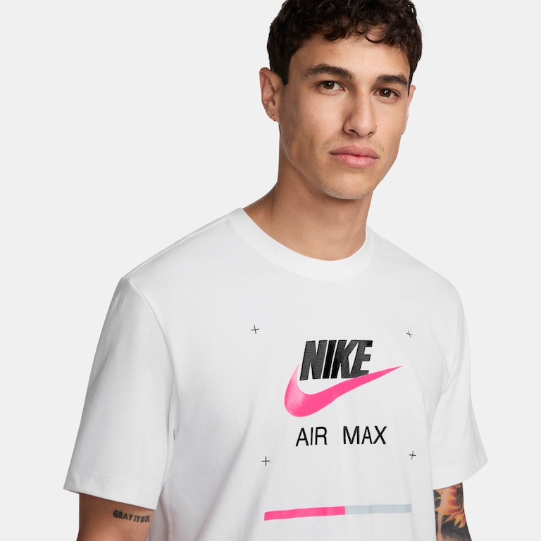 Camiseta Nike Sportswear Masculina - Foto 3