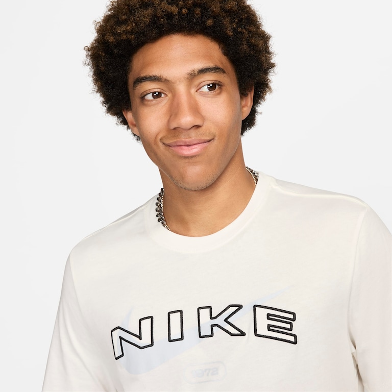 Camiseta Nike Sportswear Masculina - Foto 3