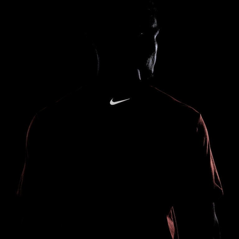 Camiseta Nike Run Energy Masculina - Foto 8