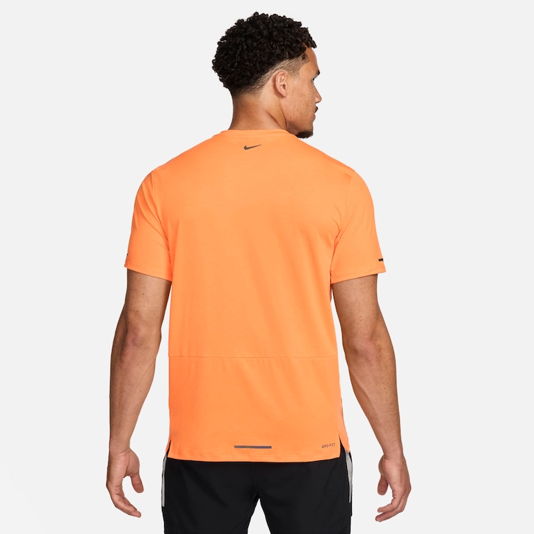 Camiseta Nike Dri-FIT Rise 365 Masculina - Foto 2