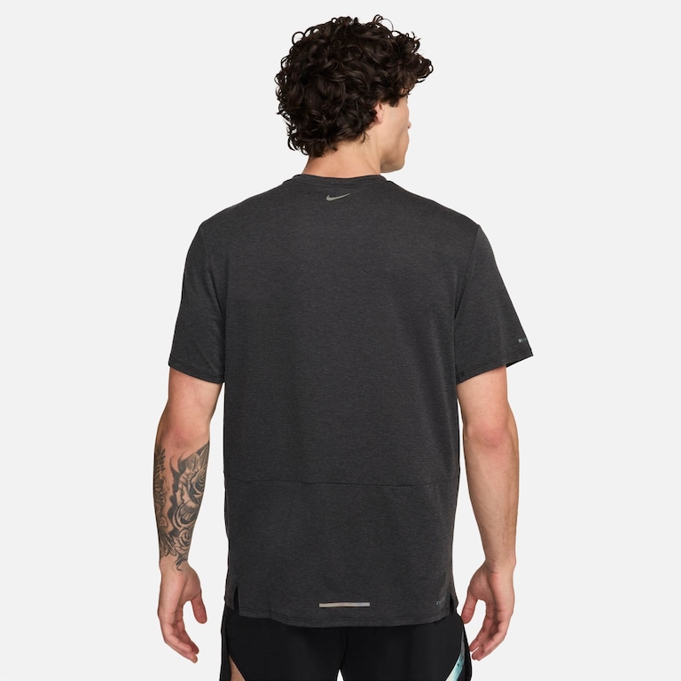 Camiseta Nike Dri-FIT Rise 365 Masculina - Foto 2