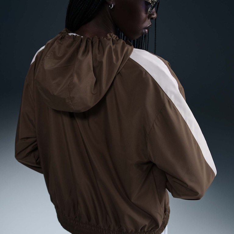 Jaqueta Nike Sportswear Essential Feminina - Foto 2