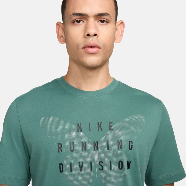 Camiseta Nike Dri-FIT Running Division Masculina - Foto 3