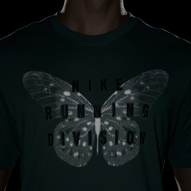 Camiseta Nike Dri-FIT Running Division Masculina - Foto 6