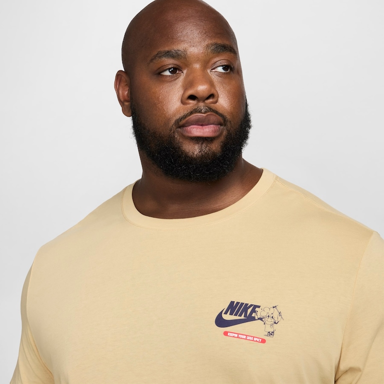 Camiseta Nike Sportswear Masculina - Foto 12