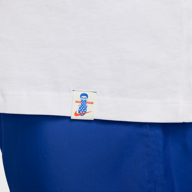 Camiseta Nike Sportswear Masculina - Foto 13