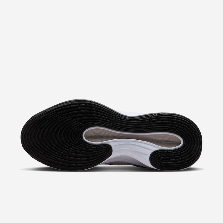 Tênis Nike Team Hustle Academy Masculino - Foto 2