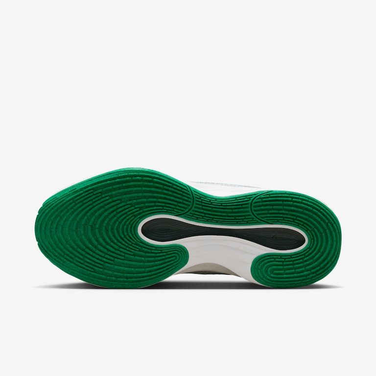 Tênis Nike Team Hustle Academy Masculino - Foto 2