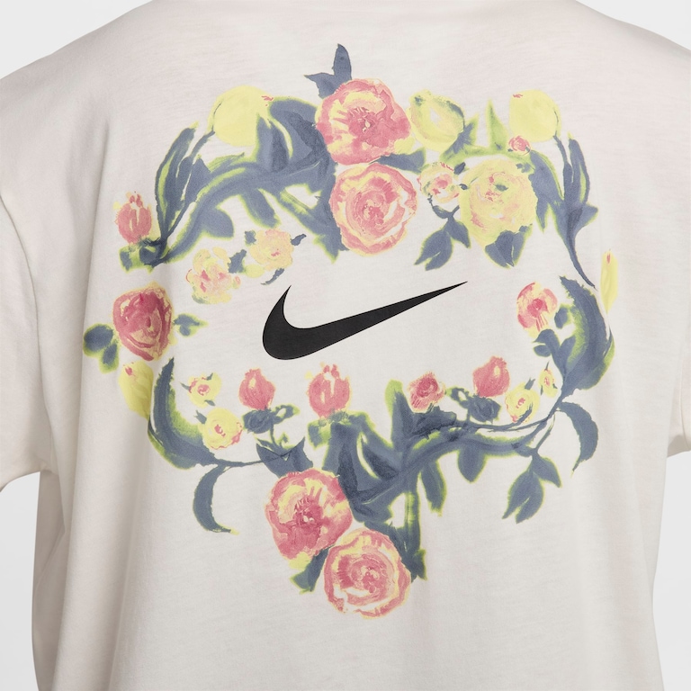 Camiseta Nike Sportswear x Anna Deller-Yee Feminina - Foto 4