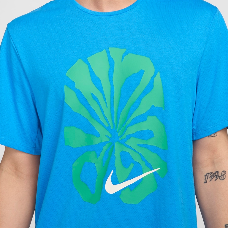 Camiseta Nike Dri-FIT Rise 365 Masculina - Foto 4