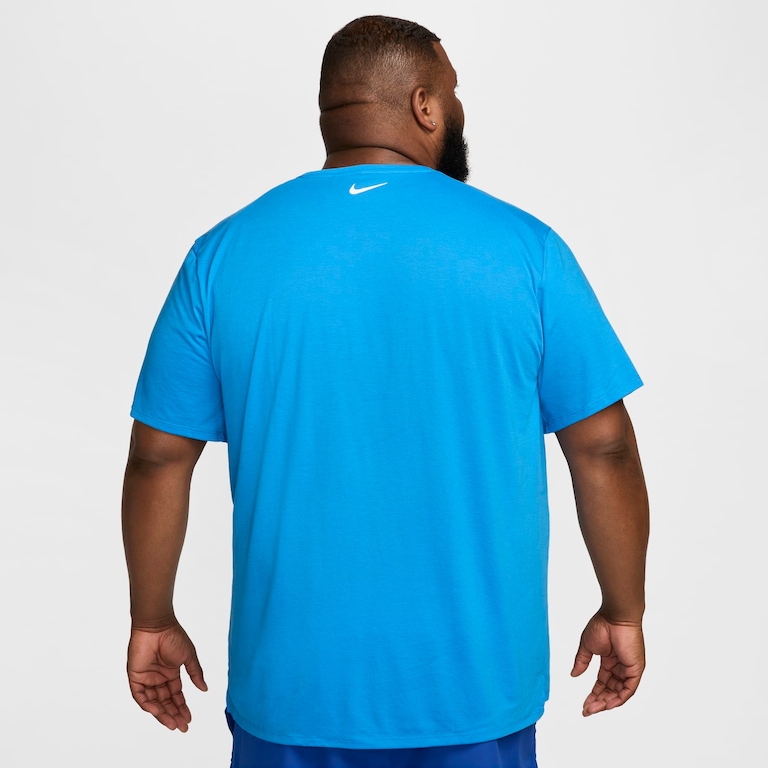 Camiseta Nike Dri-FIT Rise 365 Masculina - Foto 9