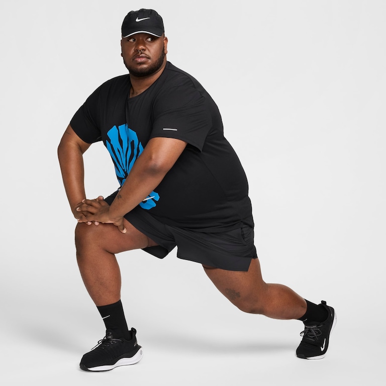 Camiseta Nike Dri-FIT Rise 365 Masculina - Foto 14