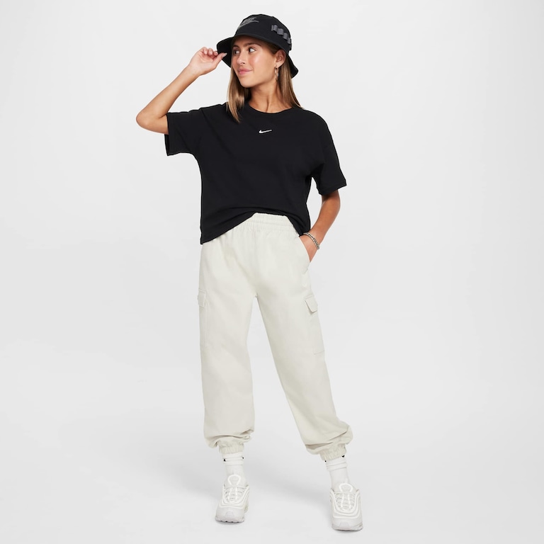 Camiseta Nike Sportswear Essentials Infantil - Foto 4