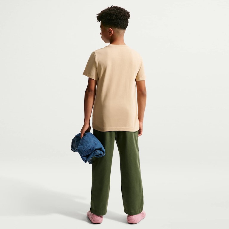 Camiseta Nike Sportswear Futura Infantil - Foto 5