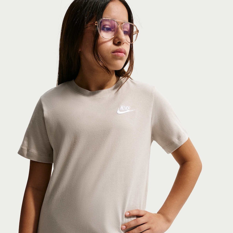 Camiseta Nike Sportswear Futura Infantil - Foto 2
