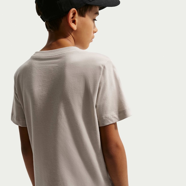 Camiseta Nike Sportswear Futura Infantil - Foto 5