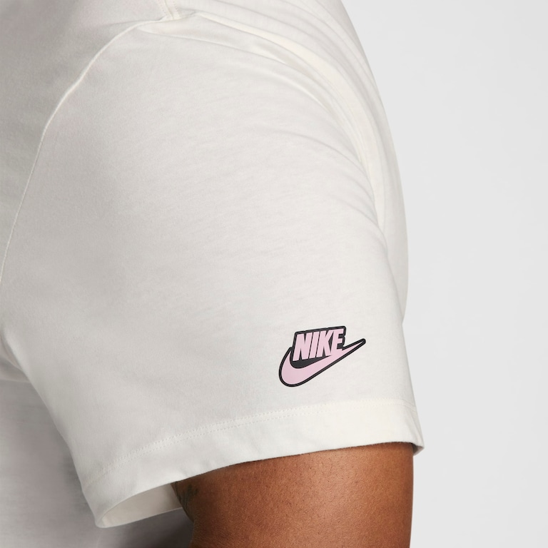 Camiseta Nike Sportswear Essentials Masculina - Foto 9