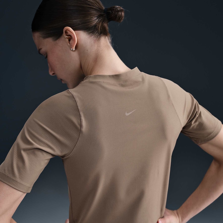 Camiseta Nike Dri-FIT One Cropped Feminina - Foto 2