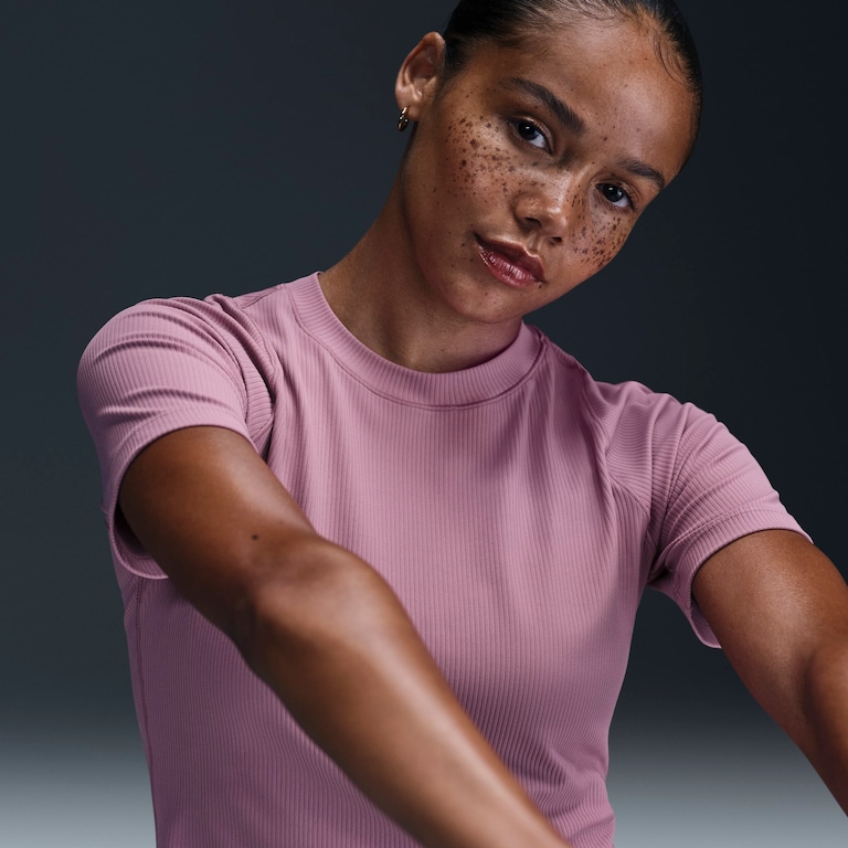 Camiseta Nike Dri-FIT One Cropped Feminina - Foto 1