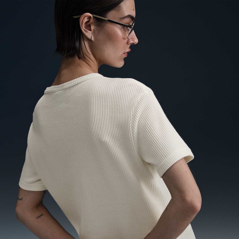 Camiseta Nike Sportswear Chill Waffle Feminina - Foto 2