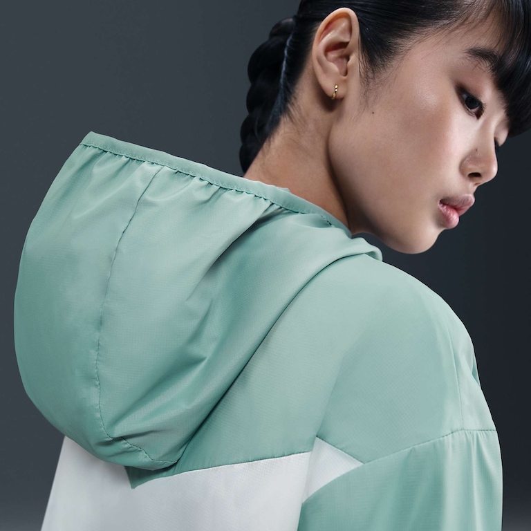 Jaqueta Nike Sportswear Windrunner Feminina - Foto 2