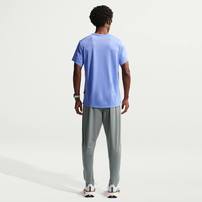 Camiseta Dri-FIT Nike Breathe Miler Masculina - Foto 5