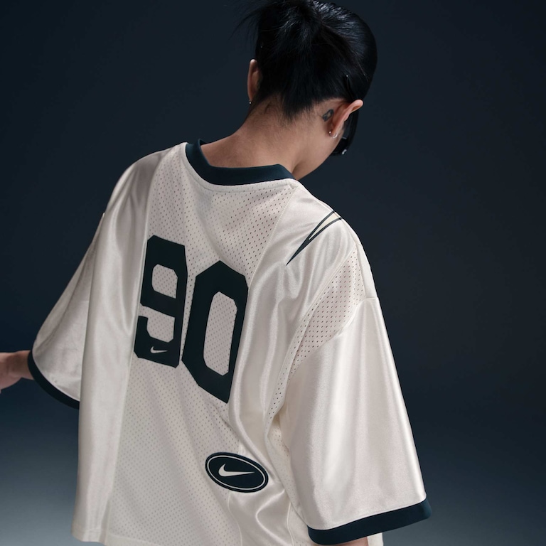 Camiseta Nike Sportswear Street GX Feminina - Foto 2