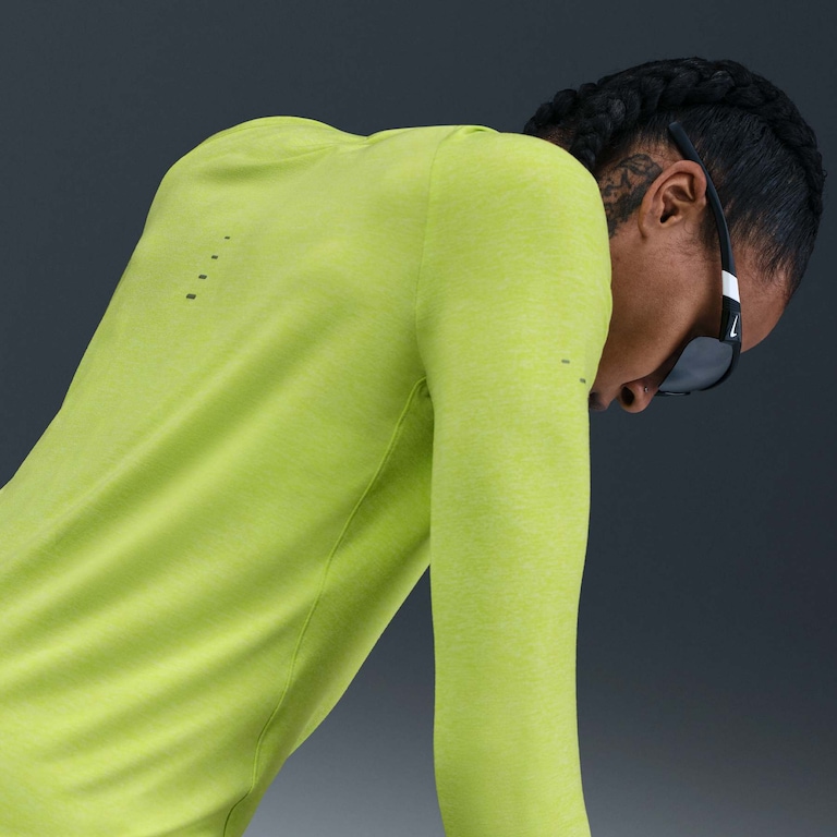 Camiseta Nike Dri-FIT Swift Crew Feminina - Foto 2