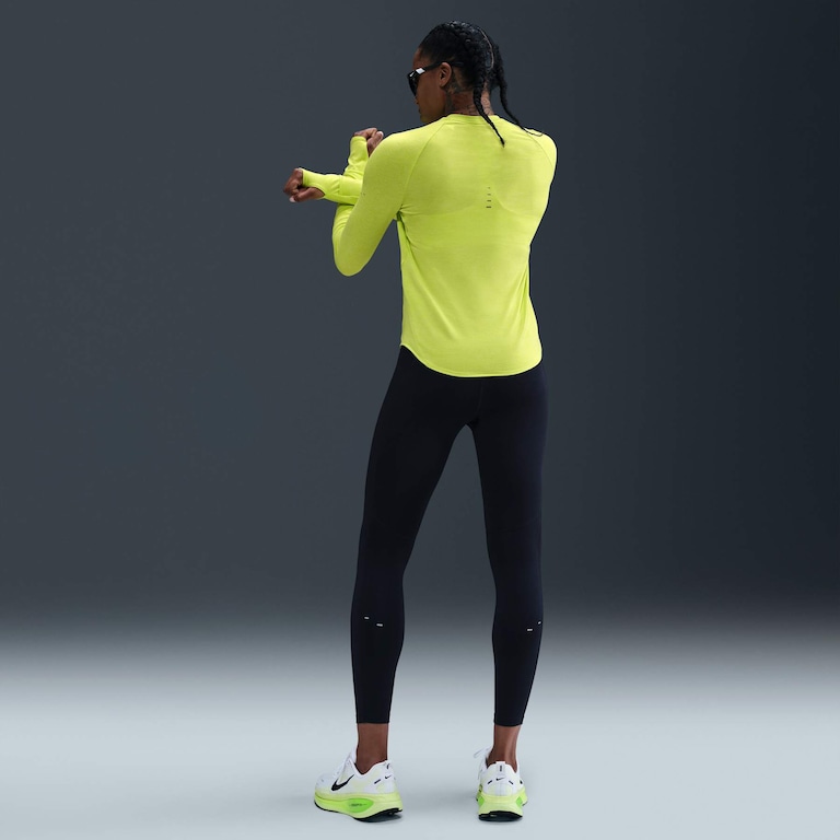 Camiseta Nike Dri-FIT Swift Crew Feminina - Foto 5