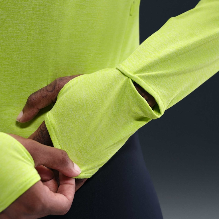 Camiseta Nike Dri-FIT Swift Crew Feminina - Foto 6