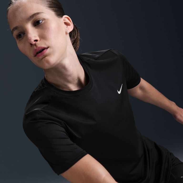 Camiseta Nike Dri-FIT Swift Feminina - Foto 3