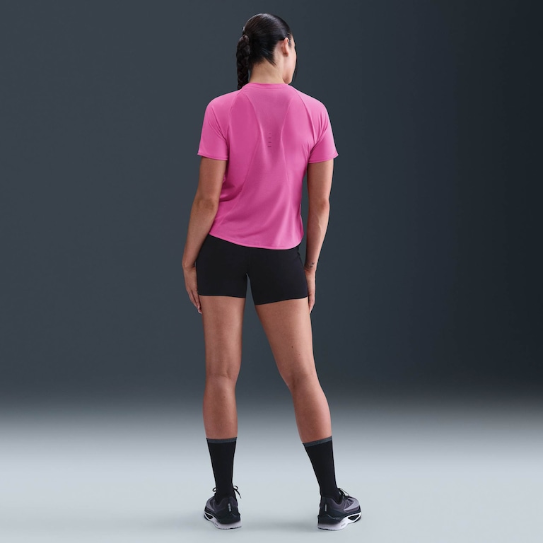Camiseta Nike Dri-FIT Swift Feminina - Foto 5