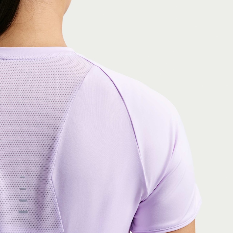Camiseta Nike Dri-FIT Swift Feminina - Foto 2
