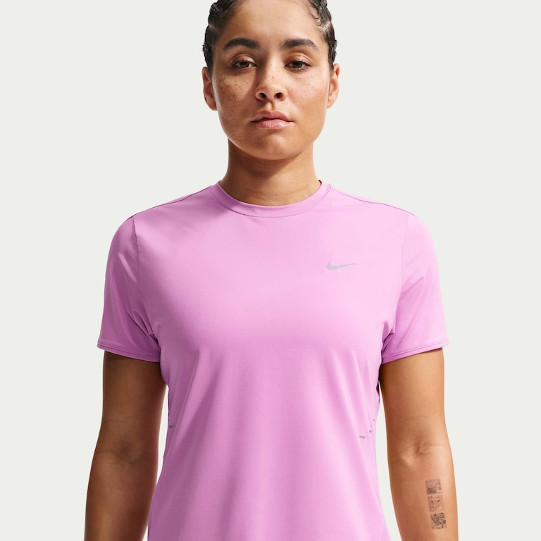 Camiseta Nike Dri-FIT Swift Feminina - Foto 1