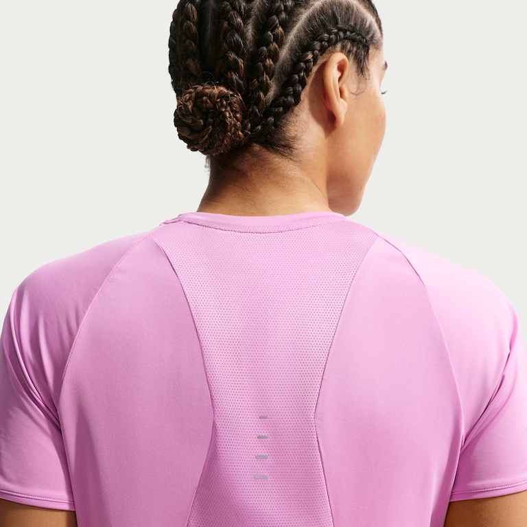 Camiseta Nike Dri-FIT Swift Feminina - Foto 2