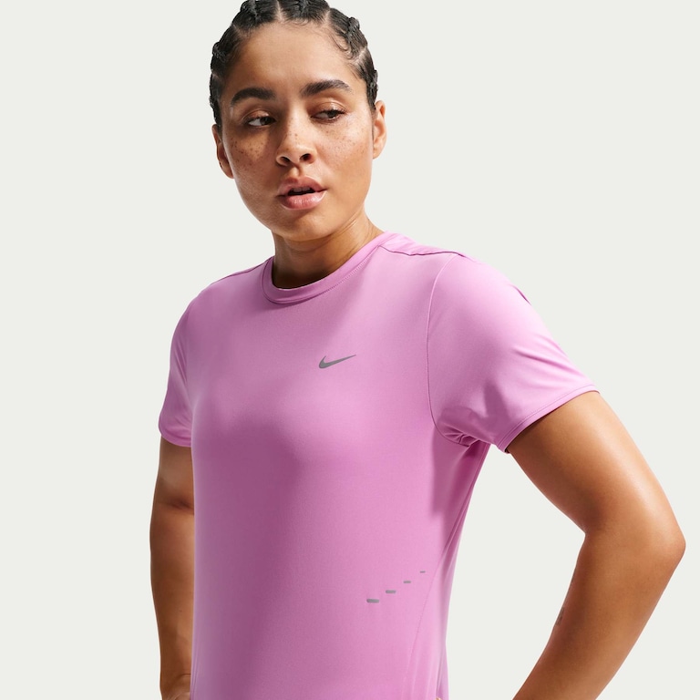 Camiseta Nike Dri-FIT Swift Feminina - Foto 3