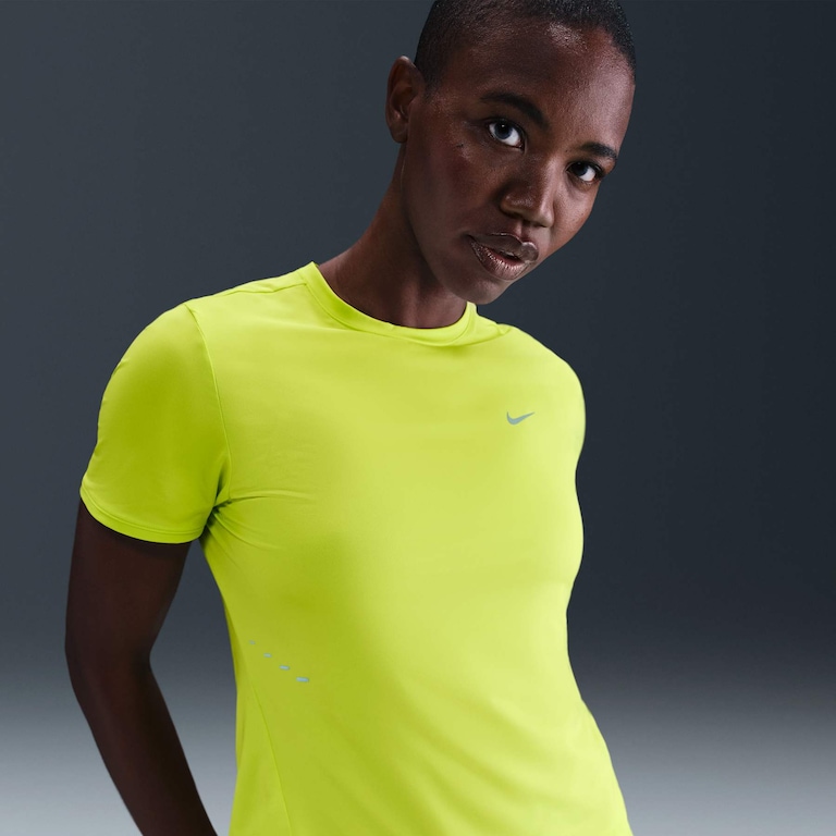 Camiseta Nike Dri-FIT Swift Feminina - Foto 1