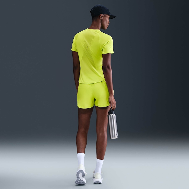 Camiseta Nike Dri-FIT Swift Feminina - Foto 5