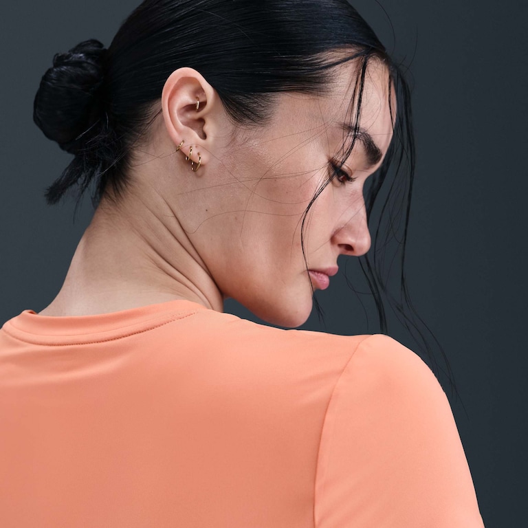 Camiseta Nike One Classic Cropped Feminina - Foto 2