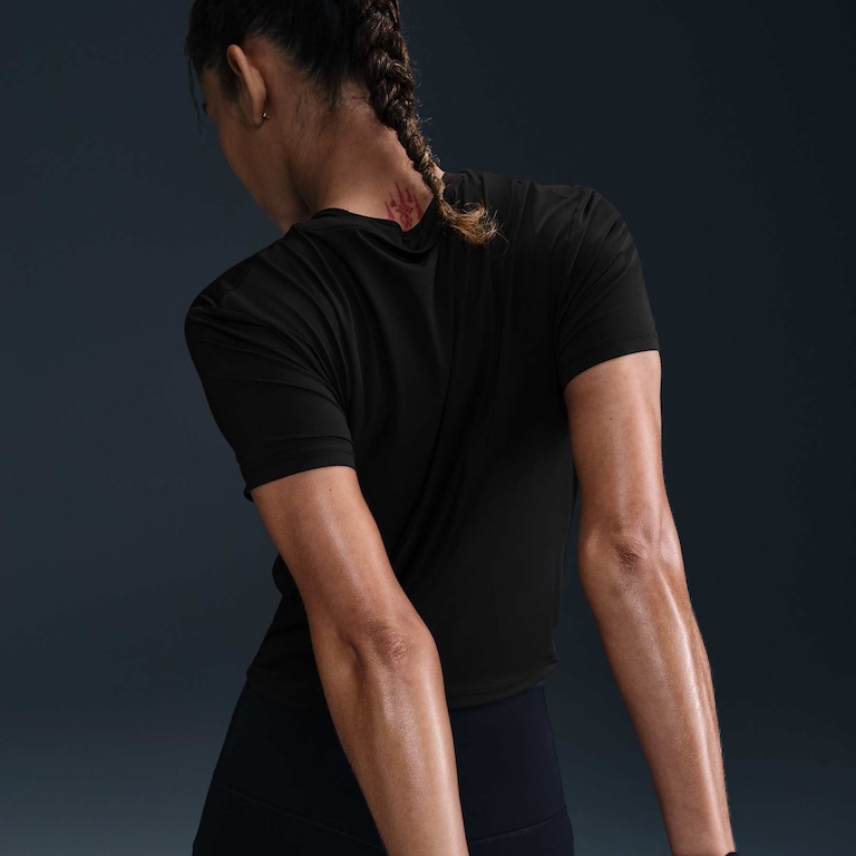 Camiseta Nike One Classic Cropped Feminina - Foto 2