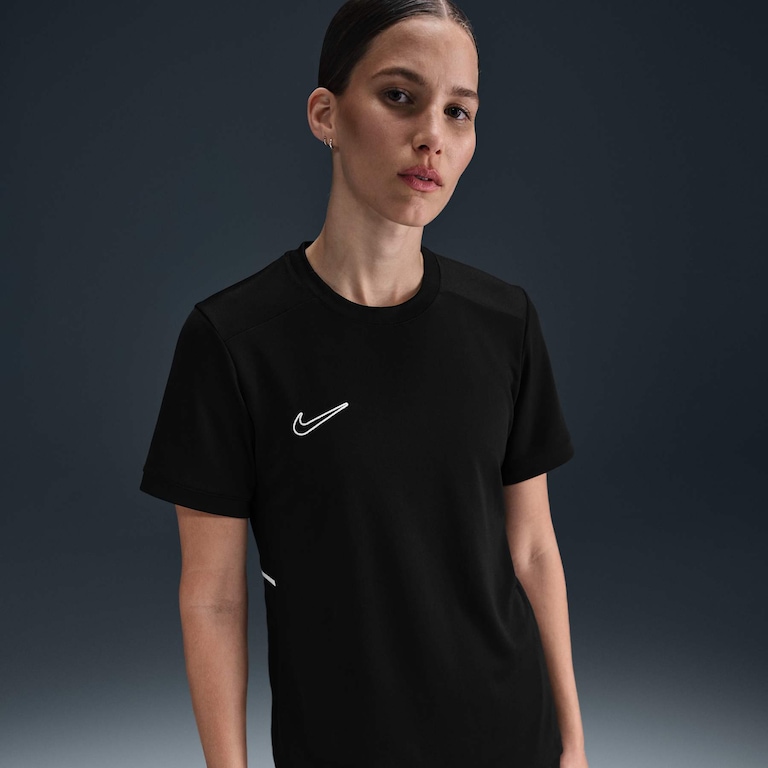 Camiseta Nike Dri-FIT Academy Feminina - Foto 6