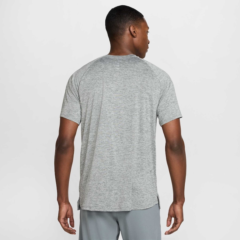 Camiseta Nike Dri-FIT Advance Masculina - Foto 2